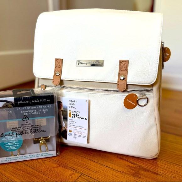 Petunia Pickle Bottom Diaper Bag with FREE Stroller Straps - Picture 1 of 9